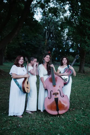 Band, Tree, Portrait (2)